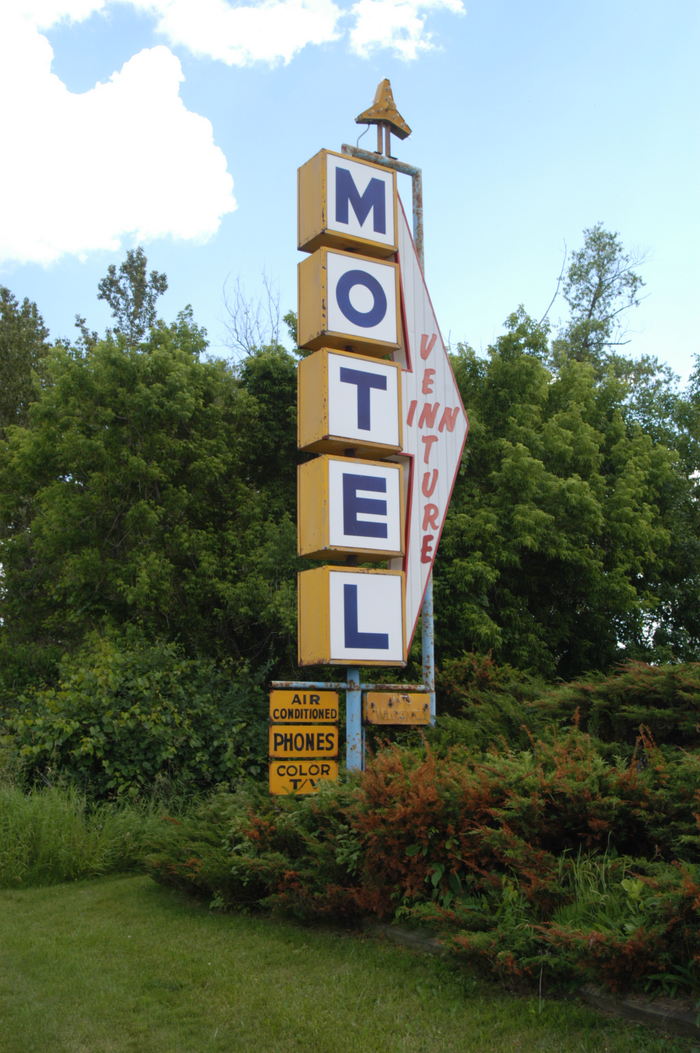 Opsal's Venture Inn Motel